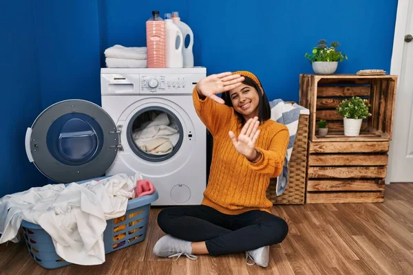 Young Hispanic Woman Doing Laundry Doing Frame Using Hands Palms — Stock Photo, Image
