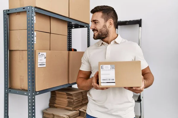 Young Hispanic Man Smiling Confident Holding Package Storehouse — Stockfoto