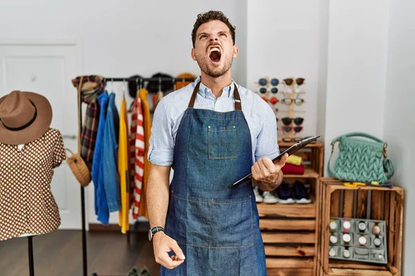 Stilig Ung Man Arbetar Som Chef Detaljhandeln Boutique Arg Och — Stockfoto