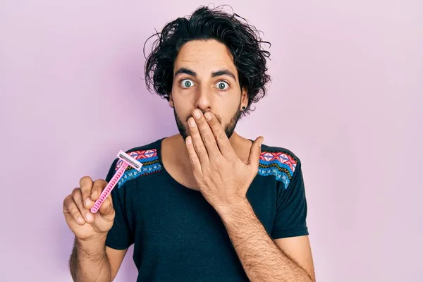 Handsome Hispanic Man Holding Razor Covering Mouth Hand Shocked Afraid — Foto Stock