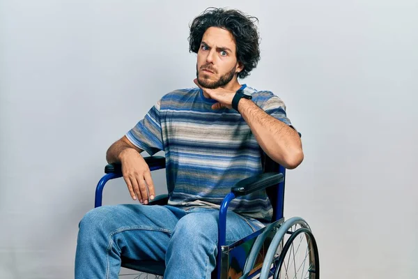 Handsome Hispanic Man Sitting Wheelchair Cutting Throat Hand Knife Threaten — Stock fotografie