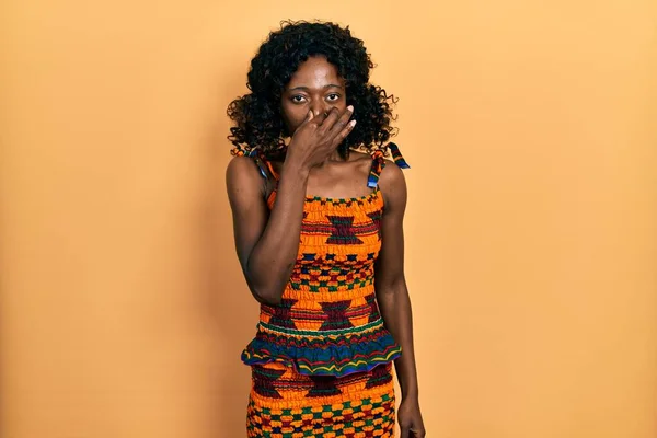 Young African American Woman Wearing Traditional African Clothes Smelling Something — ストック写真