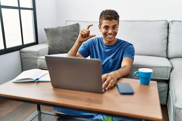 Young Handsome Hispanic Man Using Laptop Sitting Floor Smiling Confident — Stockfoto