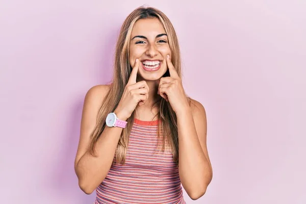 Beautiful Hispanic Woman Wearing Casual Summer Shirt Smiling Open Mouth — Foto de Stock