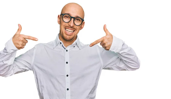 Bald Man Beard Wearing Business Shirt Glasses Looking Confident Smile — ストック写真