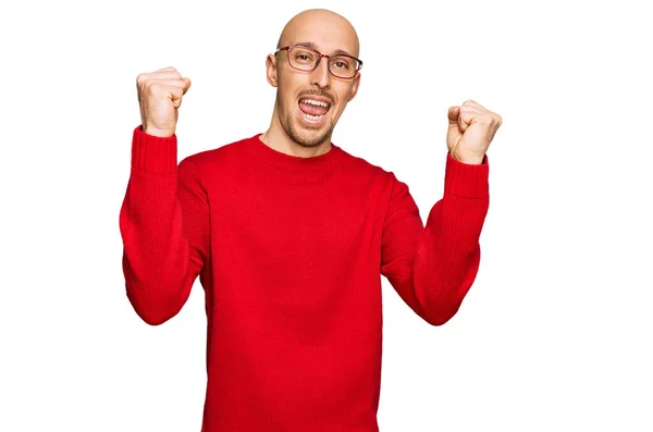 Bald Man Beard Wearing Casual Clothes Glasses Screaming Proud Celebrating — Foto Stock