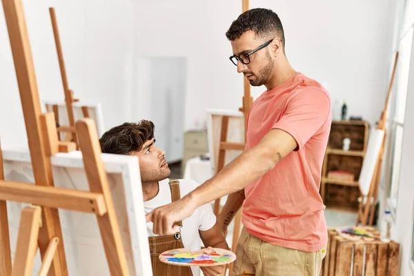 Two Hispanic Men Teacher Student Drawing Art Studio — Stock Photo, Image