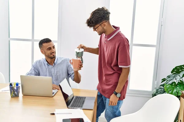 Two Business Workers Smiling Happy Drinking Coffee Office — Stock Photo, Image