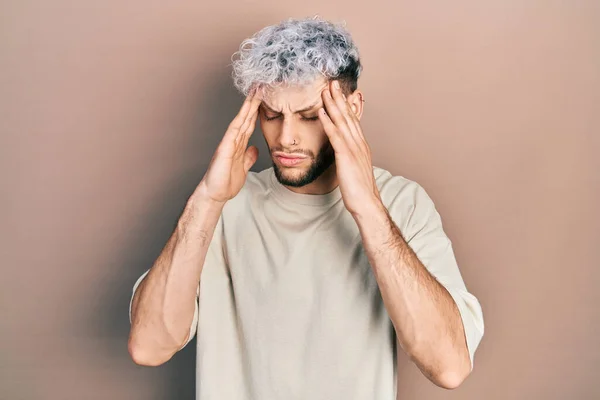 Young Hispanic Man Modern Dyed Hair Wearing Casual Shirt Hand — Foto de Stock
