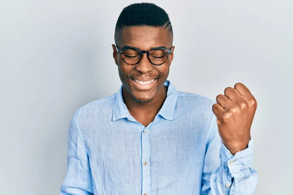 Young African American Man Wearing Casual Clothes Glasses Celebrating Surprised — стоковое фото