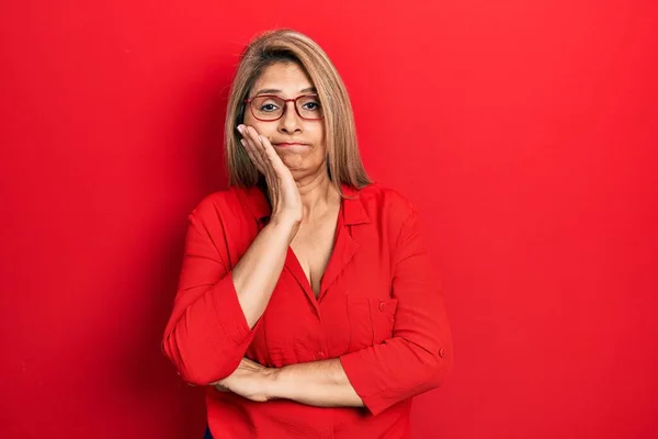 Middle Age Hispanic Woman Wearing Casual Clothes Glasses Thinking Looking — Stock Photo, Image