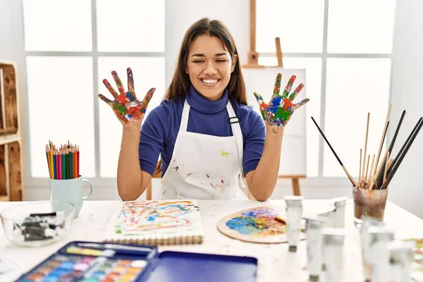 Young Brunette Woman Art Studio Painted Hands Showing Pointing Fingers — Photo