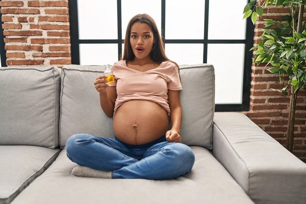 Young Pregnant Woman Holding Moisturizer Oil Hydrate Belly Scared Amazed — Foto de Stock