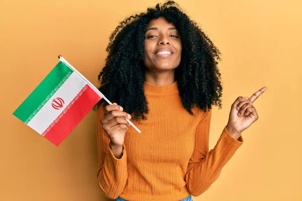 African American Woman Afro Hair Holding Kurdistan Flag Smiling Happy — Stock Photo, Image