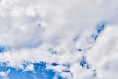 Güzel mavi gökyüzü resmi