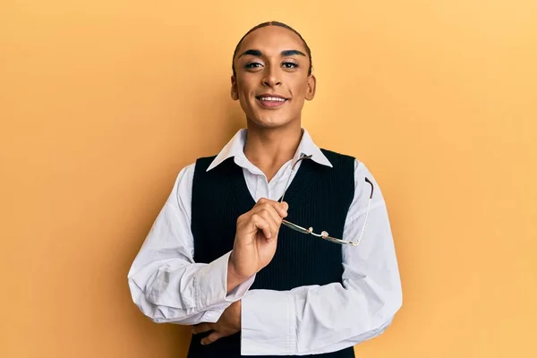 Homme Hispanique Portant Maquillage Cheveux Longs Portant Chemise Affaires Des — Photo