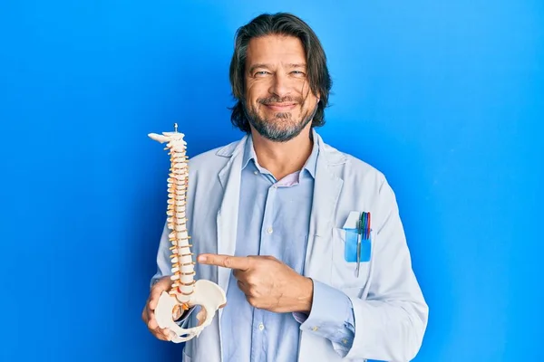 Middle Age Handsome Traumatologist Man Holding Anatomical Model Spinal Column — Stock Photo, Image