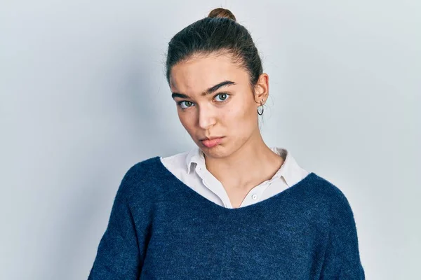 Ung Kaukasiska Flicka Bär Casual Kläder Deprimerad Och Oroa Sig — Stockfoto