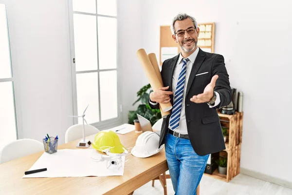 Middle Age Hispanic Business Man Holding Paper Blueprints Smiling Cheerful — ストック写真