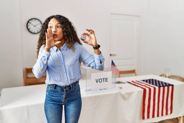 Hermosa Mujer Hispana Pie Campaña Política Votando Mano Mano Contando —  Fotos de Stock