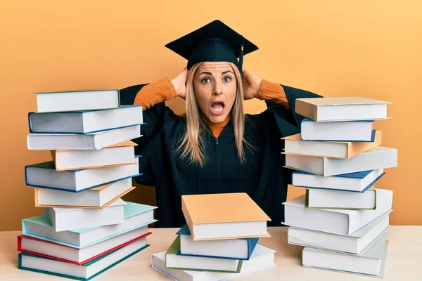Young Caucasian Woman Wearing Graduation Ceremony Robe Sitting Table Crazy — ストック写真