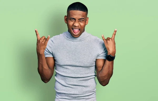 Young Black Man Wearing Casual Shirt Shouting Crazy Expression Doing —  Fotos de Stock