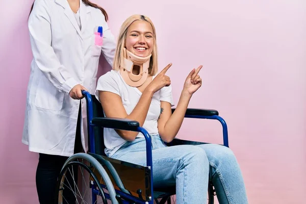 Beautiful Blonde Woman Sitting Wheelchair Collar Neck Smiling Looking Camera — Stock Photo, Image