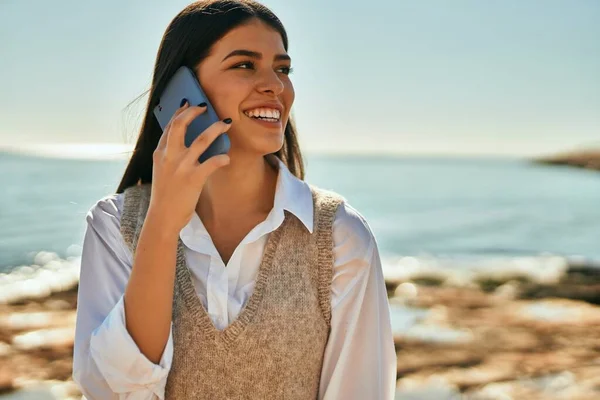 Young Hispanic Woman Smiling Happy Talking Smartphone Beach — Stock Photo, Image