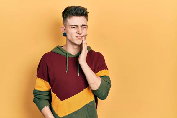 Young Caucasian Boy Ears Dilation Wearing Casual Sweatshirt Touching Mouth — Stockfoto
