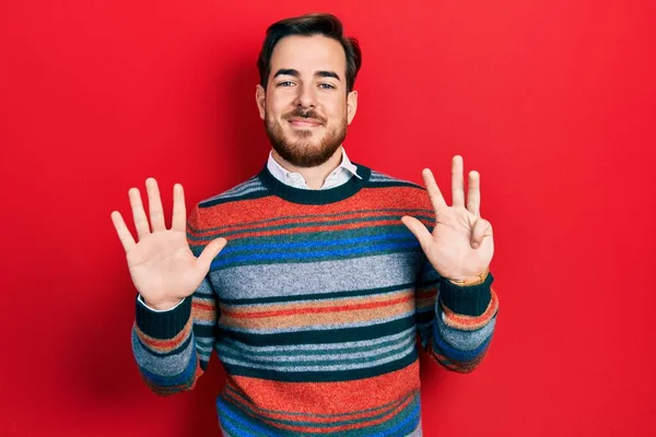 Schöner Kaukasischer Mann Mit Bart Der Elegante Wollene Winterpullover Trägt — Stockfoto