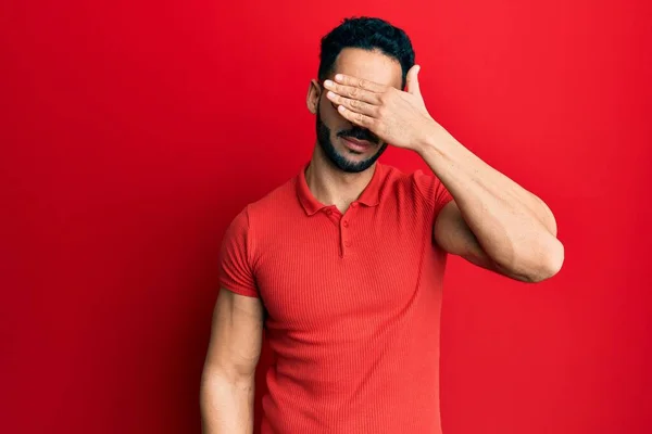 Junger Hispanischer Mann Lässiger Kleidung Und Brille Lächelnd Und Lachend — Stockfoto