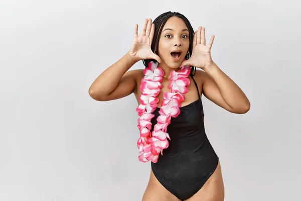 Young African American Woman Wearing Swimsuit Hawaiian Lei Smiling Cheerful — Stok fotoğraf