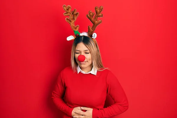 Beautiful Hispanic Woman Wearing Deer Christmas Hat Red Nose Hand — Photo