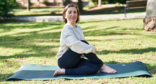 Middle Age Woman Smiling Confident Stretching Park — Stock Photo, Image