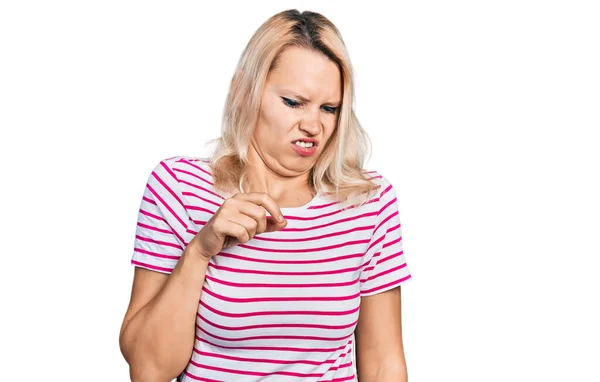 Mujer Caucásica Joven Con Ropa Casual Expresión Disgustada Disgustada Temerosa — Foto de Stock