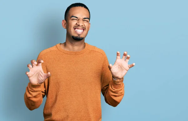 Ung Afrikansk Amerikan Man Bär Casual Kläder Ler Roligt Gör — Stockfoto
