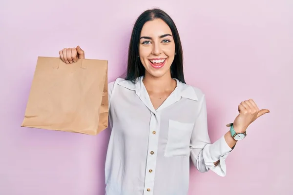 Beautiful Woman Blue Eyes Holding Take Away Paper Bag Pointing — Stockfoto