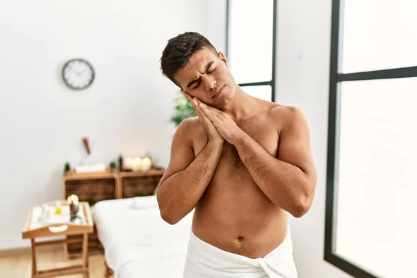 Young Hispanic Man Standing Shirtless Spa Center Sleeping Tired Dreaming — Photo