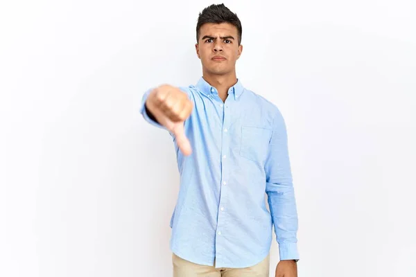 Homem Hispânico Jovem Vestindo Camisa Negócios Sobre Fundo Isolado Olhando — Fotografia de Stock