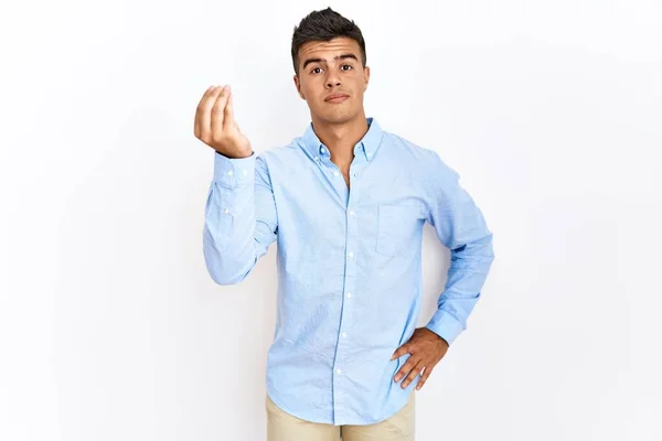Joven Hombre Hispano Con Camisa Negocios Pie Sobre Fondo Aislado — Foto de Stock