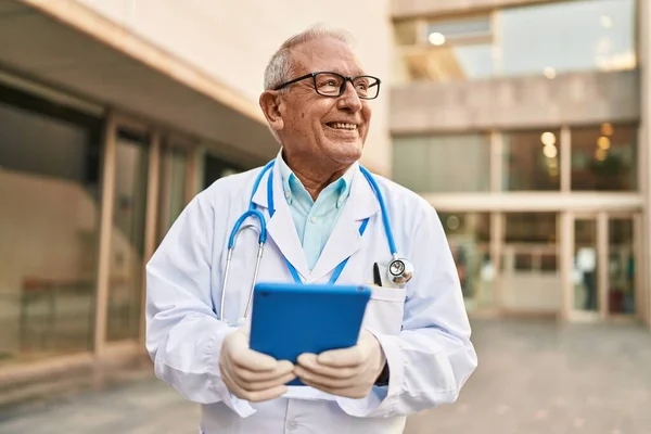 Senior Man Wearing Doctor Uniform Using Touchpad Street — Zdjęcie stockowe