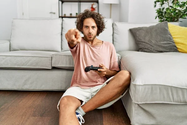 Young Hispanic Man Playing Video Game Holding Controller Home Pointing — Stock Photo, Image