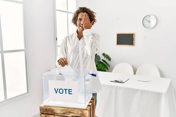 Young Hispanic Man Voting Putting Envelop Ballot Box Covering One — Stockfoto