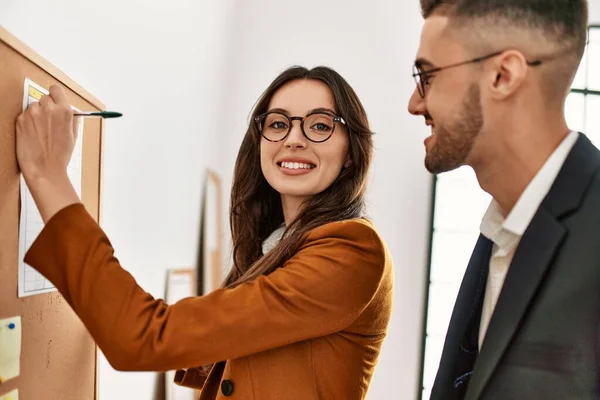 Two Business Workers Smiling Happy Writing Corkboard Reminder Office — Stock Photo, Image