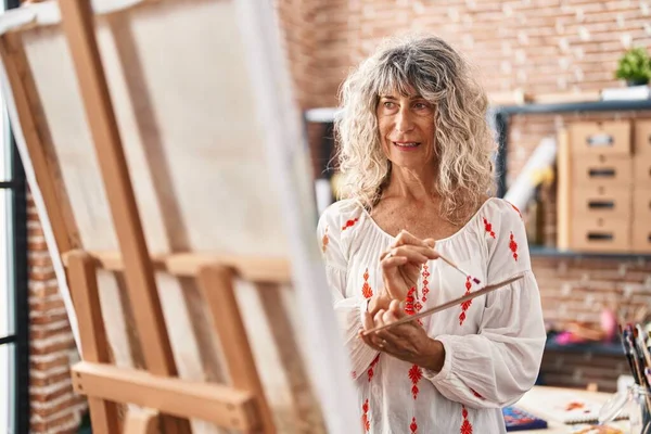 Middle Age Woman Artist Smiling Confident Drawing Art Studio — ストック写真