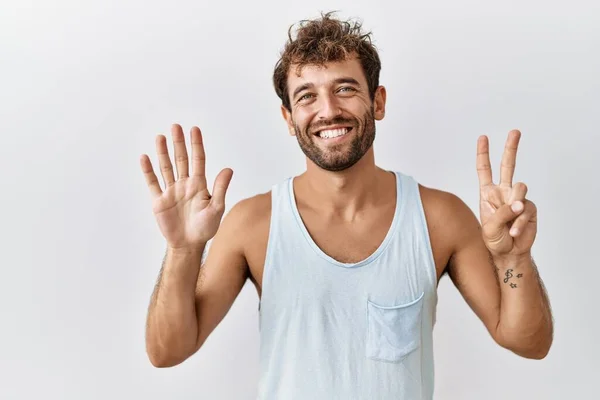 Jonge Knappe Man Staande Geïsoleerde Achtergrond Tonen Wijzen Met Vingers — Stockfoto