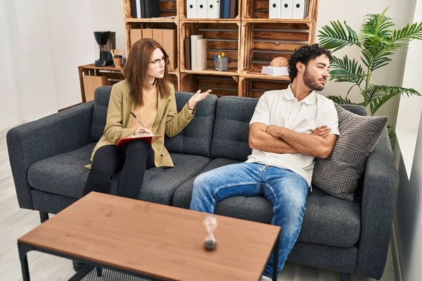 Man Och Kvinna Som Har Psykologi Session Psykologi Center — Stockfoto