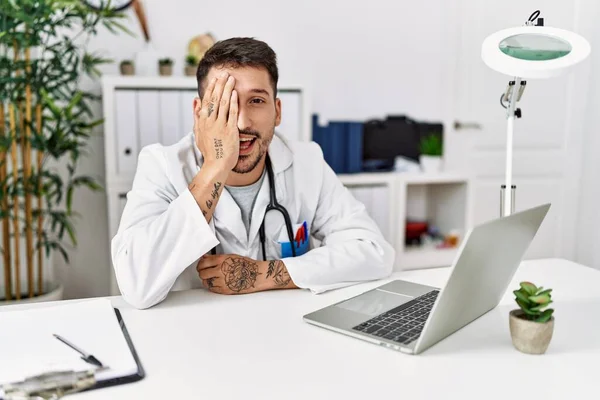 Young Doctor Working Clinic Using Computer Laptop Covering One Eye — Foto Stock