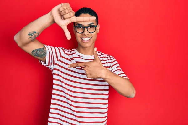 Young African American Guy Wearing Casual Clothes Glasses Smiling Making — Stock Photo, Image