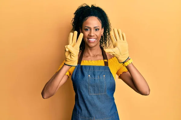 Middle Age African American Woman Wearing Professional Apron Showing Pointing —  Fotos de Stock
